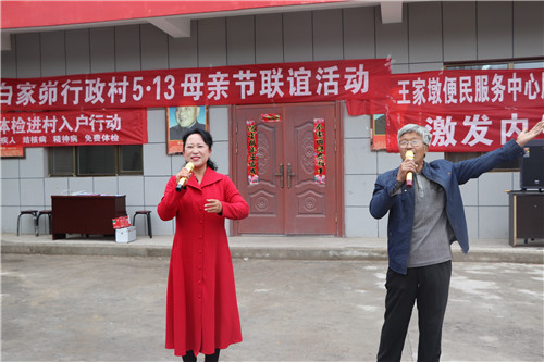 青年音乐协会歌手与村民同台献唱_副本.jpg