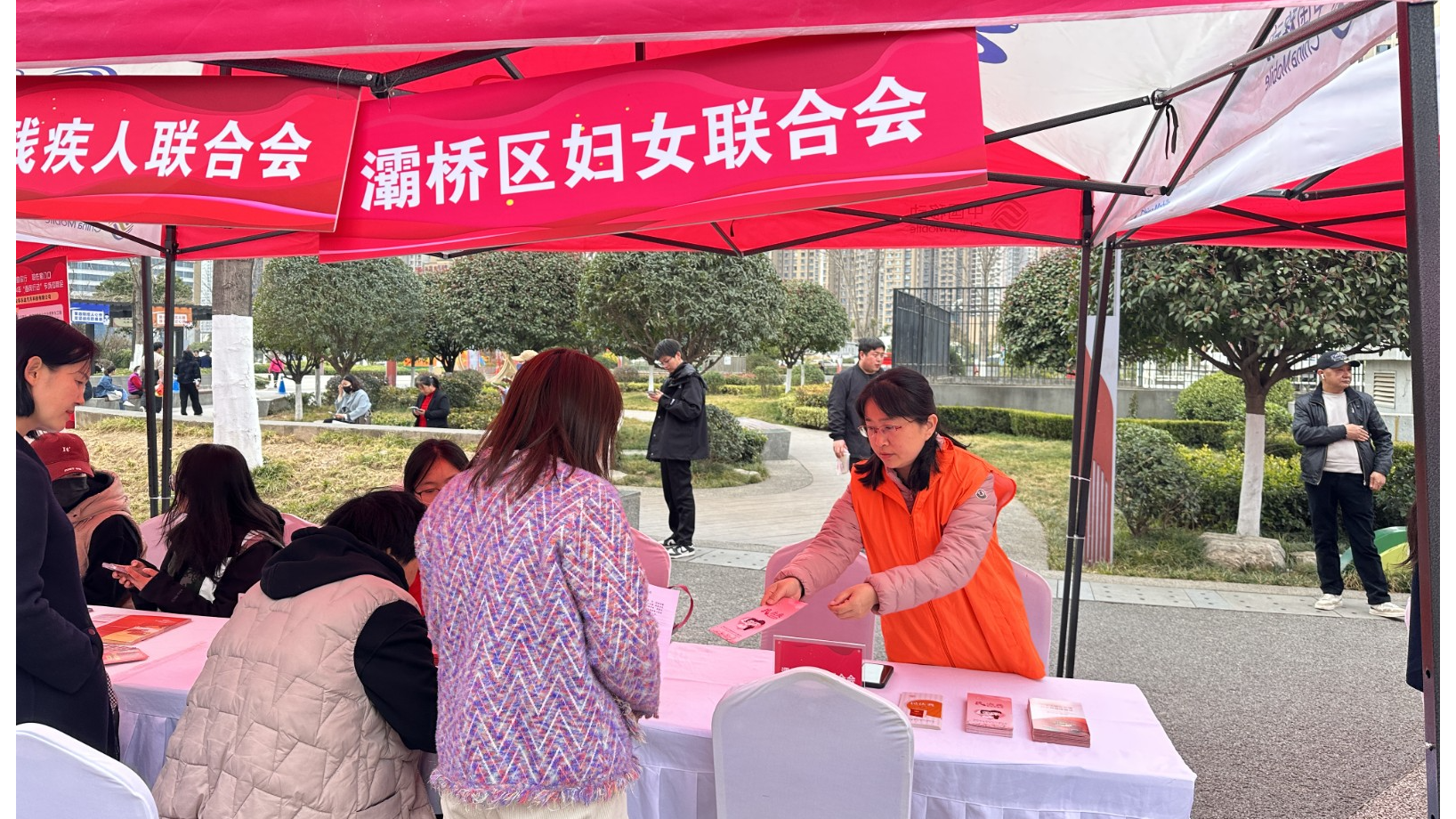 陕西省西安市灞桥区妇联助力开展“春风助你行 职在家门口”主题活动