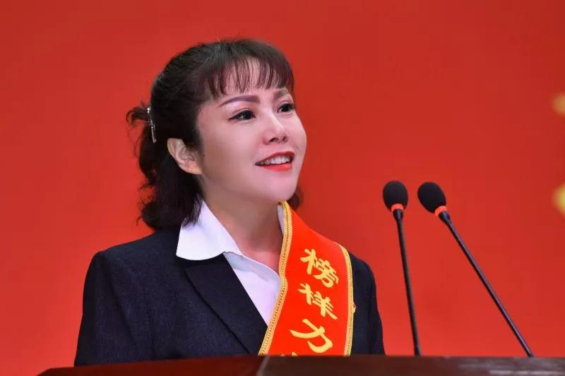 耀州巾帼建功先进个人热议十九届五中全会精神
